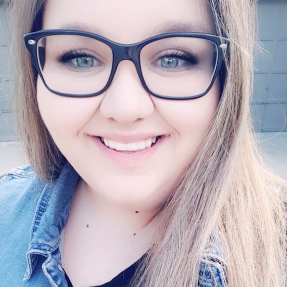 Meet your Posher, Hillary - Picture 1 of 1